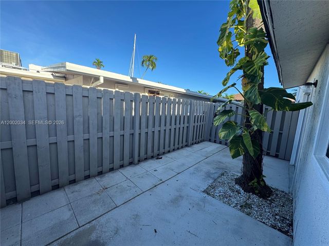 2724 NE 15th St 4, Fort Lauderdale, FL 33304