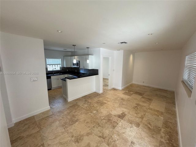 2724 NE 15th St 4, Fort Lauderdale, FL 33304