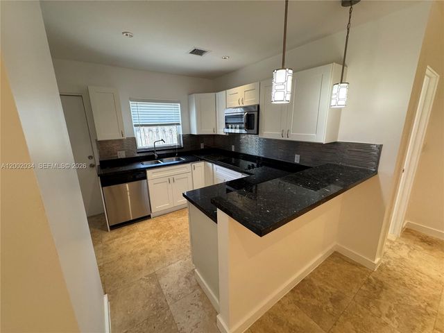 2724 NE 15th St 4, Fort Lauderdale, FL 33304