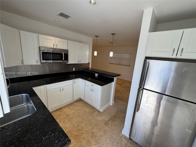 2724 NE 15th St 4, Fort Lauderdale, FL 33304