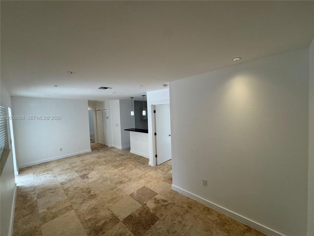 2724 NE 15th St 4, Fort Lauderdale, FL 33304