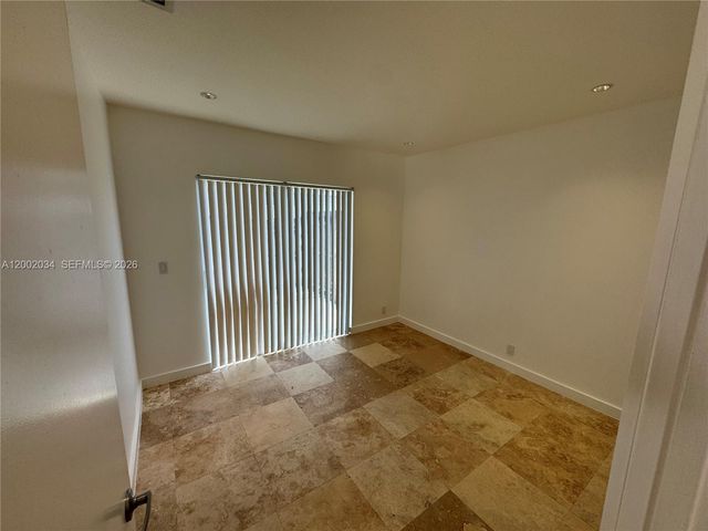 2724 NE 15th St 4, Fort Lauderdale, FL 33304