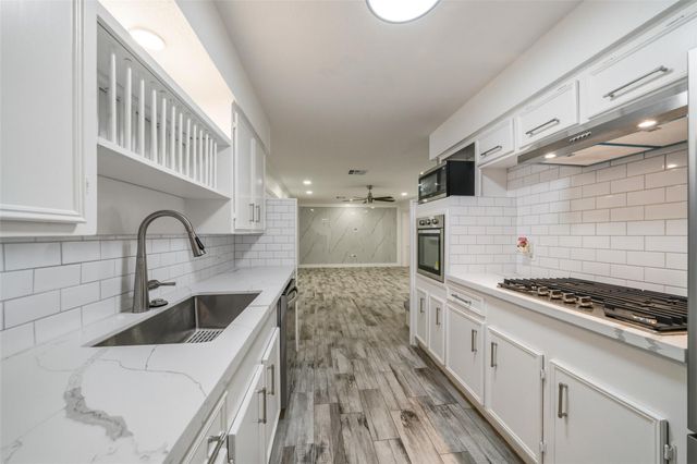 2006 Chilton Drive, Baytown, TX 77520