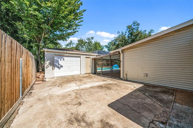 2006 Chilton Drive, Baytown, TX 77520