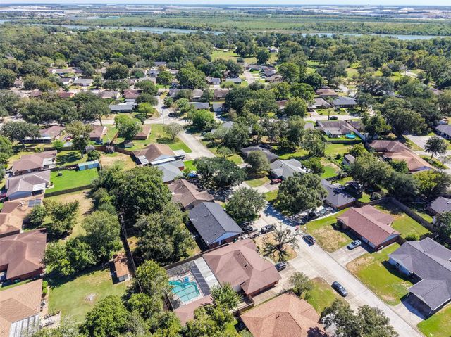 2006 Chilton Drive, Baytown, TX 77520
