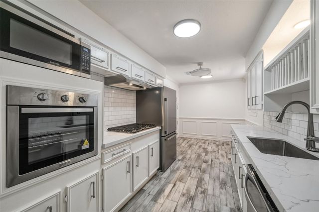2006 Chilton Drive, Baytown, TX 77520