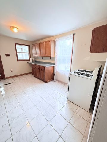 1132 E LOCUST Street, Dekalb, IL 60115