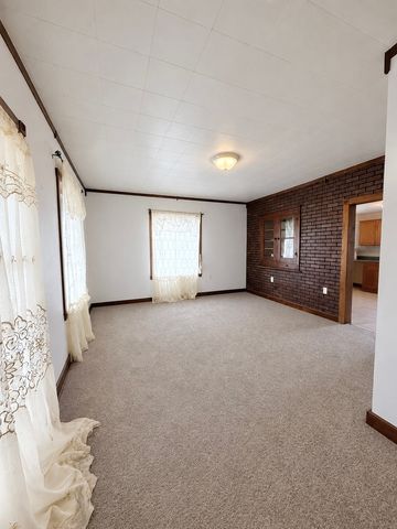 1132 E LOCUST Street, Dekalb, IL 60115
