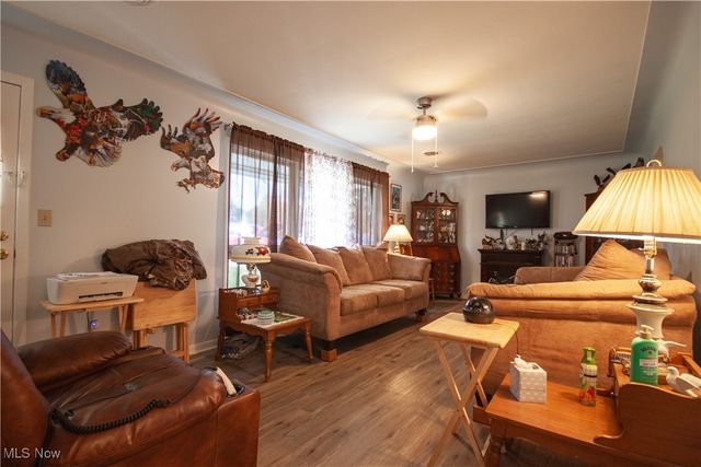 159 N Canfield Niles Road, Youngstown, OH 44515