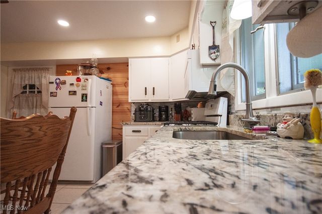 159 N Canfield Niles Road, Youngstown, OH 44515