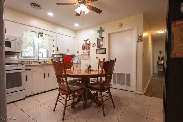 159 N Canfield Niles Road, Youngstown, OH 44515