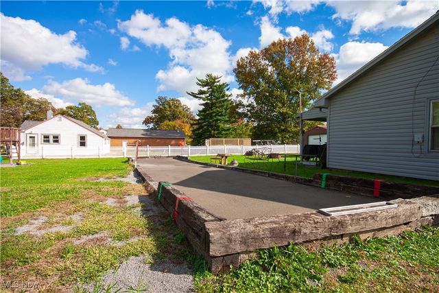 159 N Canfield Niles Road, Youngstown, OH 44515