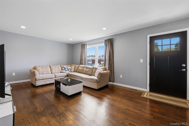 105 Wadsworth Avenue, Levittown, NY 11756