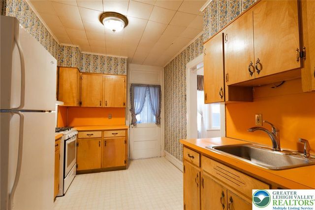 2420 Sycamore Street, Wilson Boro, PA 18042