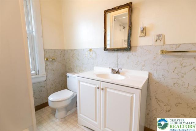 2420 Sycamore Street, Wilson Boro, PA 18042