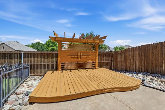 15324 Duck Creek Court, Fort Worth, TX 76262