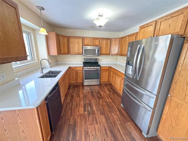 47546 Belmont Drive, Belleville, MI 48111