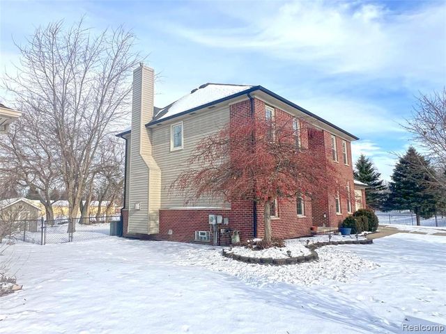 47546 Belmont Drive, Belleville, MI 48111