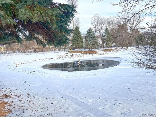 47546 Belmont Drive, Belleville, MI 48111