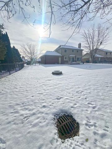 47546 Belmont Drive, Belleville, MI 48111