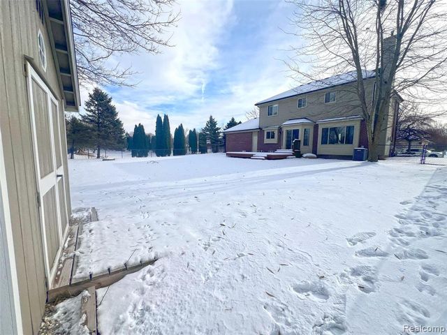 47546 Belmont Drive, Belleville, MI 48111