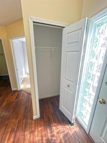 47546 Belmont Drive, Belleville, MI 48111