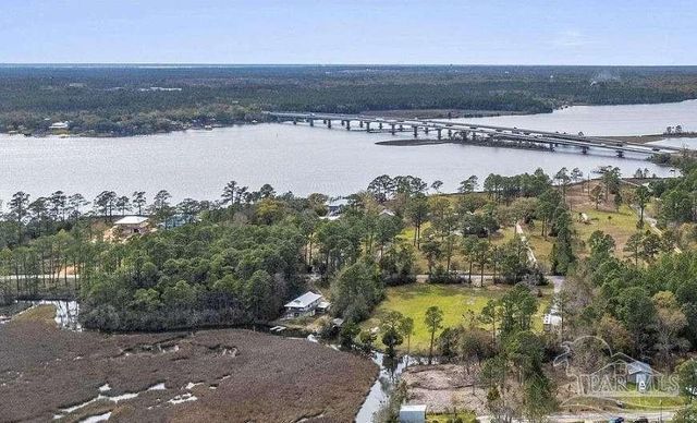 4145 Blue Gill Ln, Milton, FL 32583