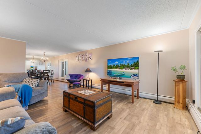 10521 Cedar Lake Road 501, Minnetonka, MN 55305