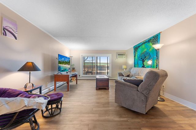 10521 Cedar Lake Road 501, Minnetonka, MN 55305