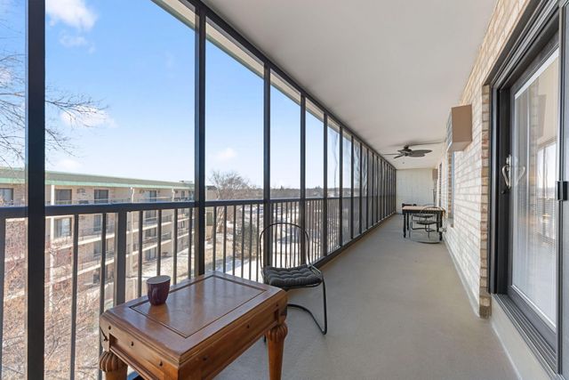 10521 Cedar Lake Road 501, Minnetonka, MN 55305