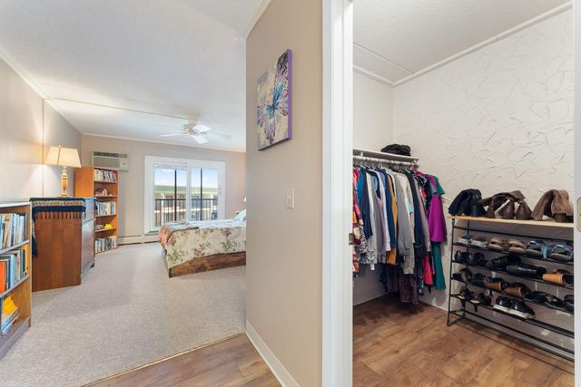 10521 Cedar Lake Road 501, Minnetonka, MN 55305