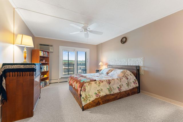 10521 Cedar Lake Road 501, Minnetonka, MN 55305