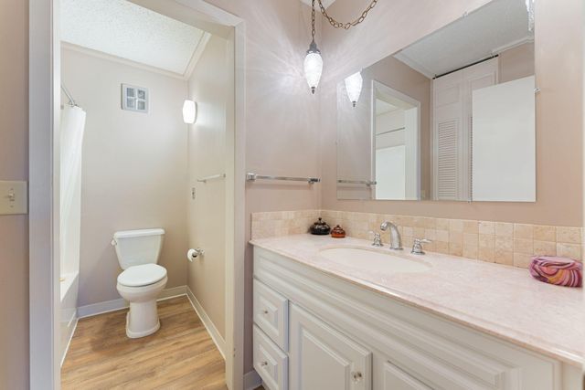 10521 Cedar Lake Road 501, Minnetonka, MN 55305