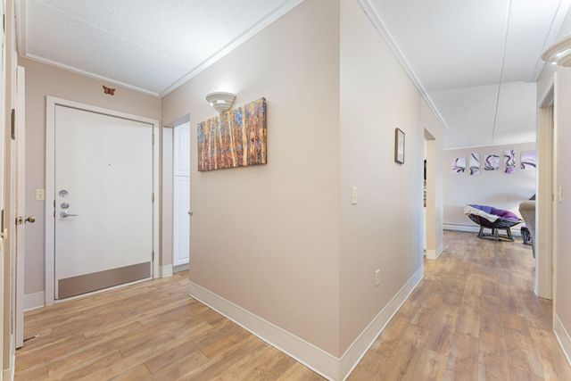 10521 Cedar Lake Road 501, Minnetonka, MN 55305