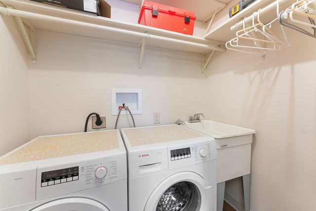 10521 Cedar Lake Road 501, Minnetonka, MN 55305