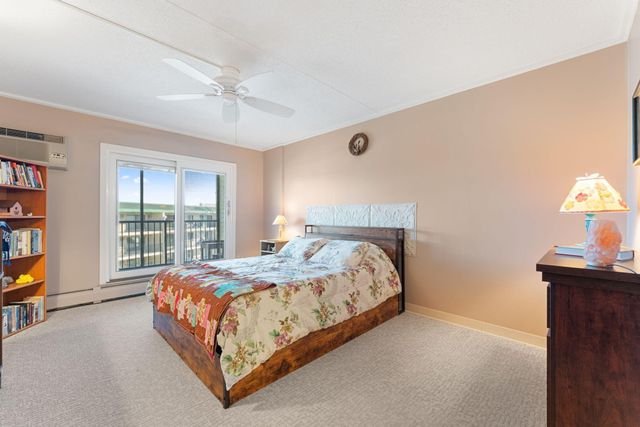 10521 Cedar Lake Road 501, Minnetonka, MN 55305