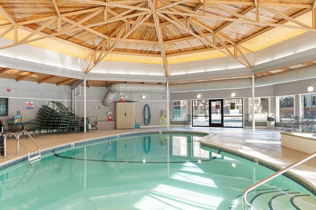 10521 Cedar Lake Road 501, Minnetonka, MN 55305