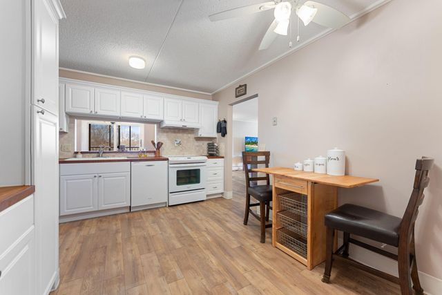 10521 Cedar Lake Road 501, Minnetonka, MN 55305