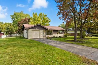 2124 Burr Oak Lane, Lindenhurst, IL 60046