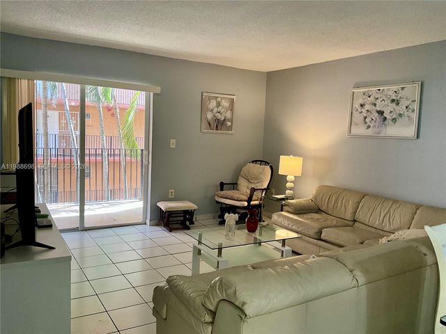 1910 W 56th St 3226, Hialeah, FL 33012