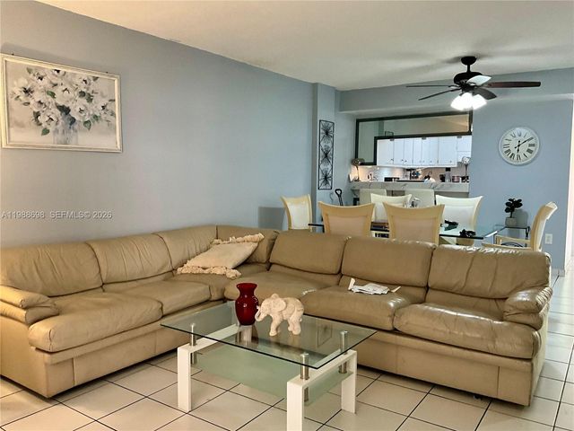 1910 W 56th St 3226, Hialeah, FL 33012