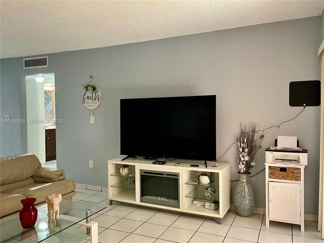 1910 W 56th St 3226, Hialeah, FL 33012