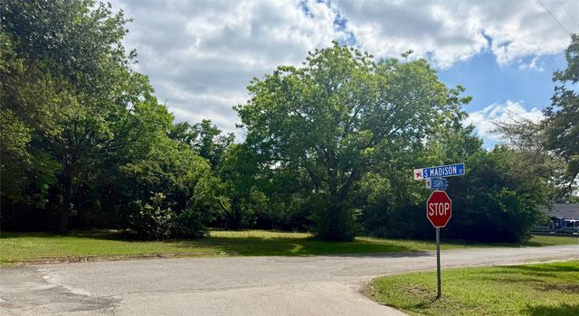 1507 S Washington Street, Kaufman, TX 75142