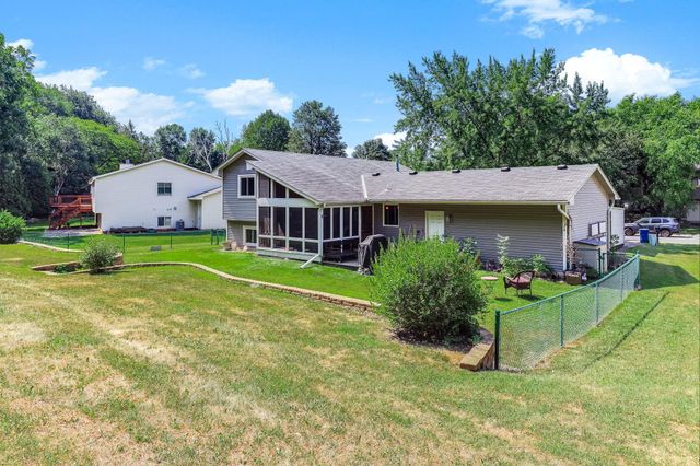 8594 Underwood Lane N, Maple Grove, MN 55369