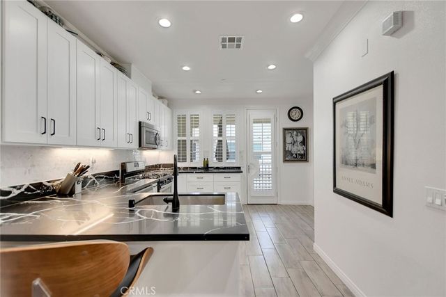 908 N Botanica Lane B, Azusa, CA 91702
