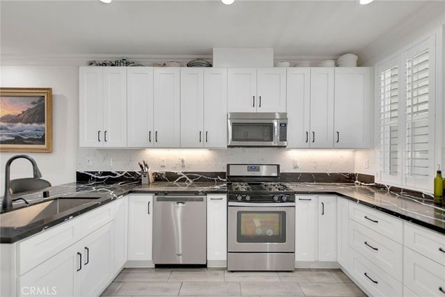908 N Botanica Lane B, Azusa, CA 91702
