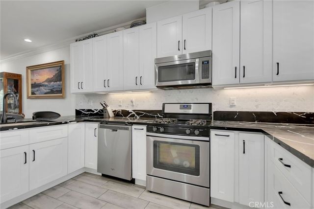 908 N Botanica Lane B, Azusa, CA 91702