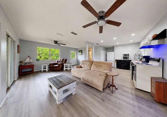 707 GEORGE STREET S, Tarpon Springs, FL 34688