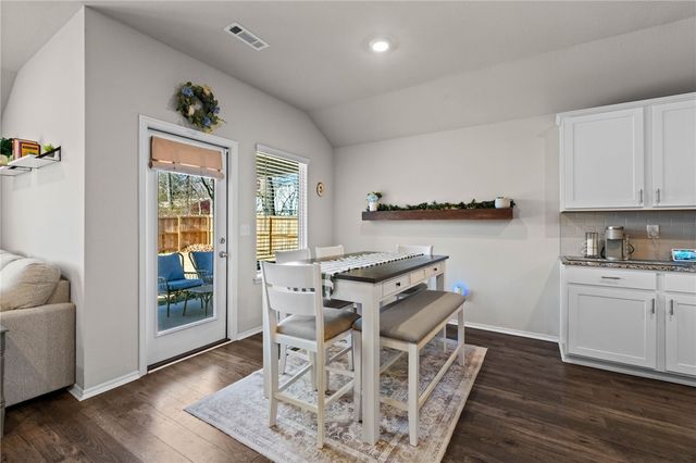 501 S Smith Avenue, Gentry, AR 72734