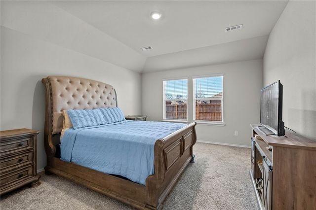 501 S Smith Avenue, Gentry, AR 72734